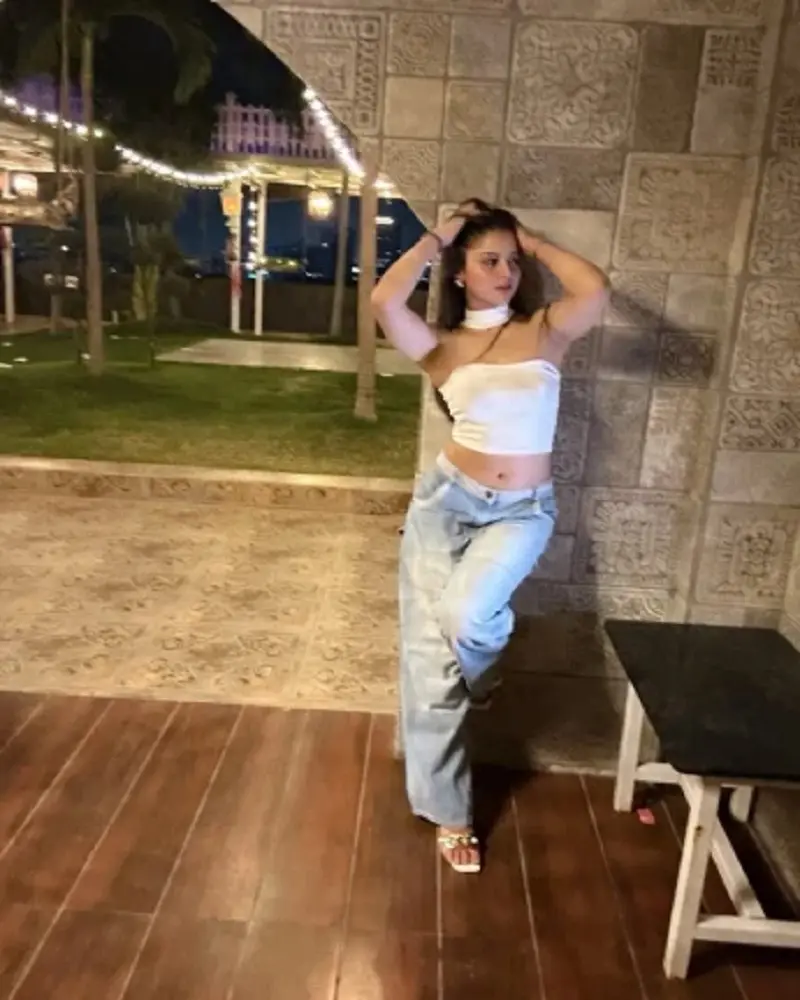 Dubai Escort Female Model – Priya - Photo 3