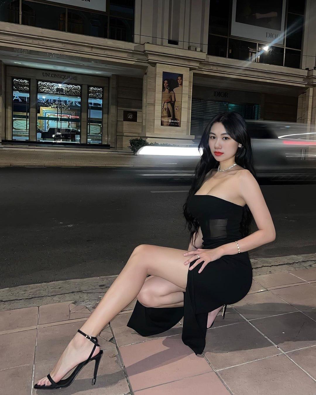 Julia – Filipino escort in  - escort in Dubai