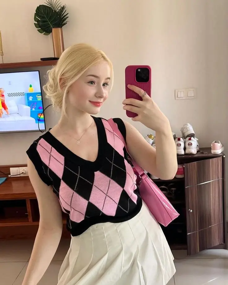 Minali – Ukrainian escort Doha girl - Photo 1