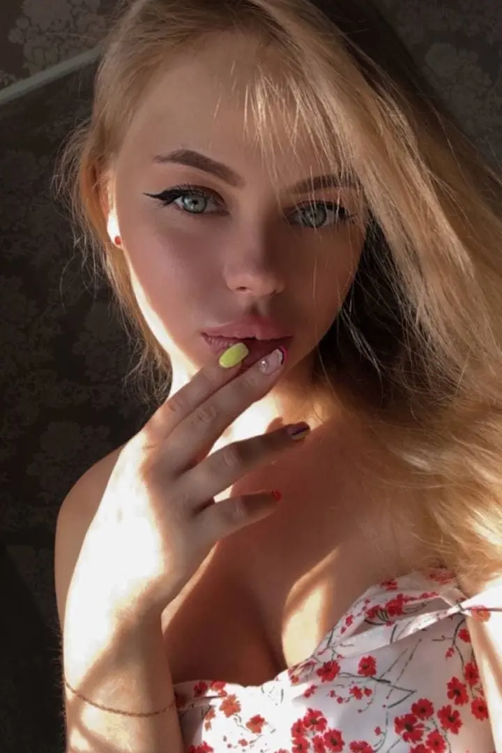 Monro – Ukrainian escort  - Photo 1