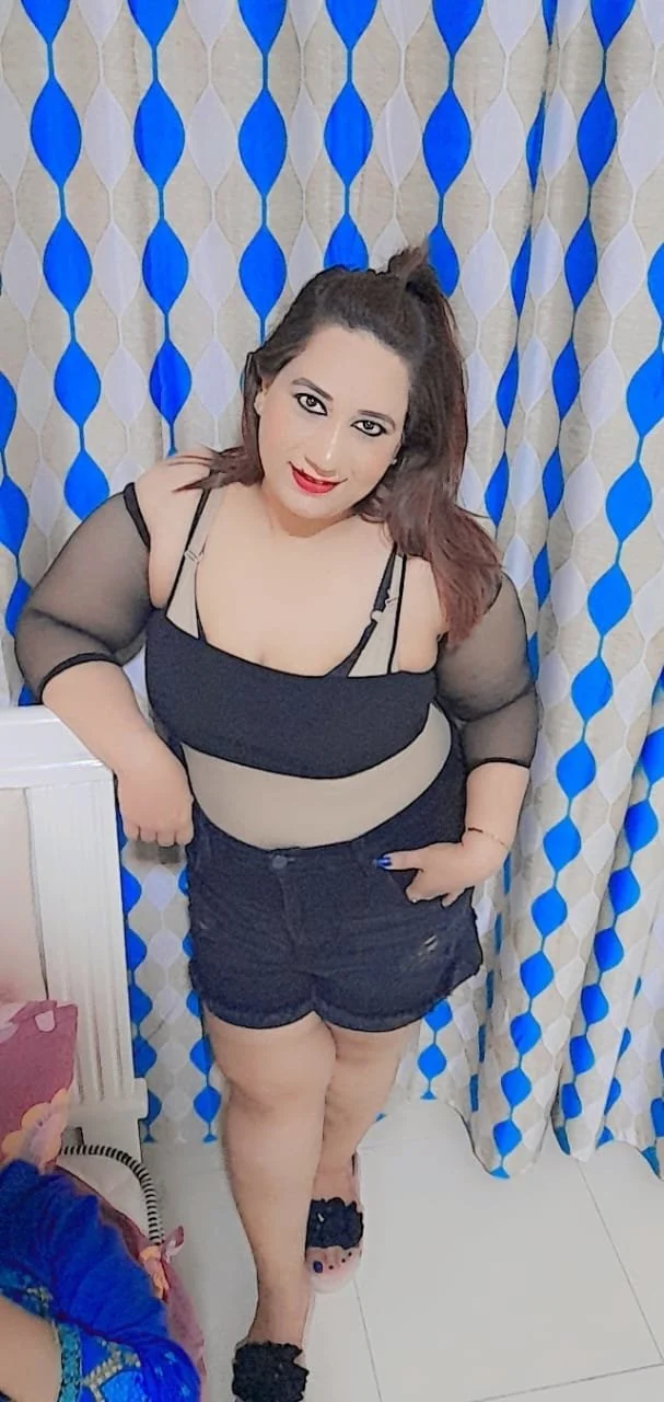 Monika Busty Milf Indian escort  - Photo 2