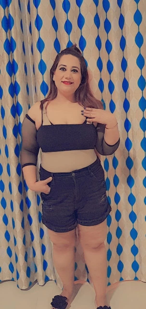 Monika Busty Milf Indian escort  - Photo 3