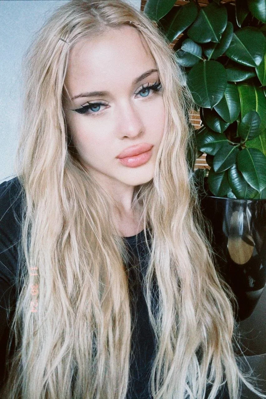 Renesmee Russian escort  - Photo 3