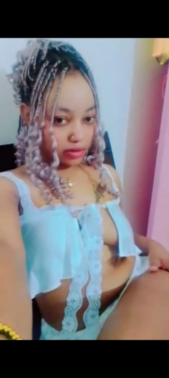 Ava – Rwandan escort in Pun - Photo 1