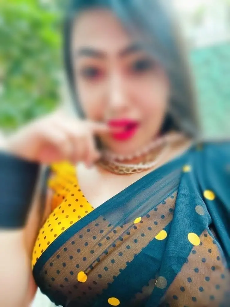 I'm Hot Girl In Saree Here  - Photo 3