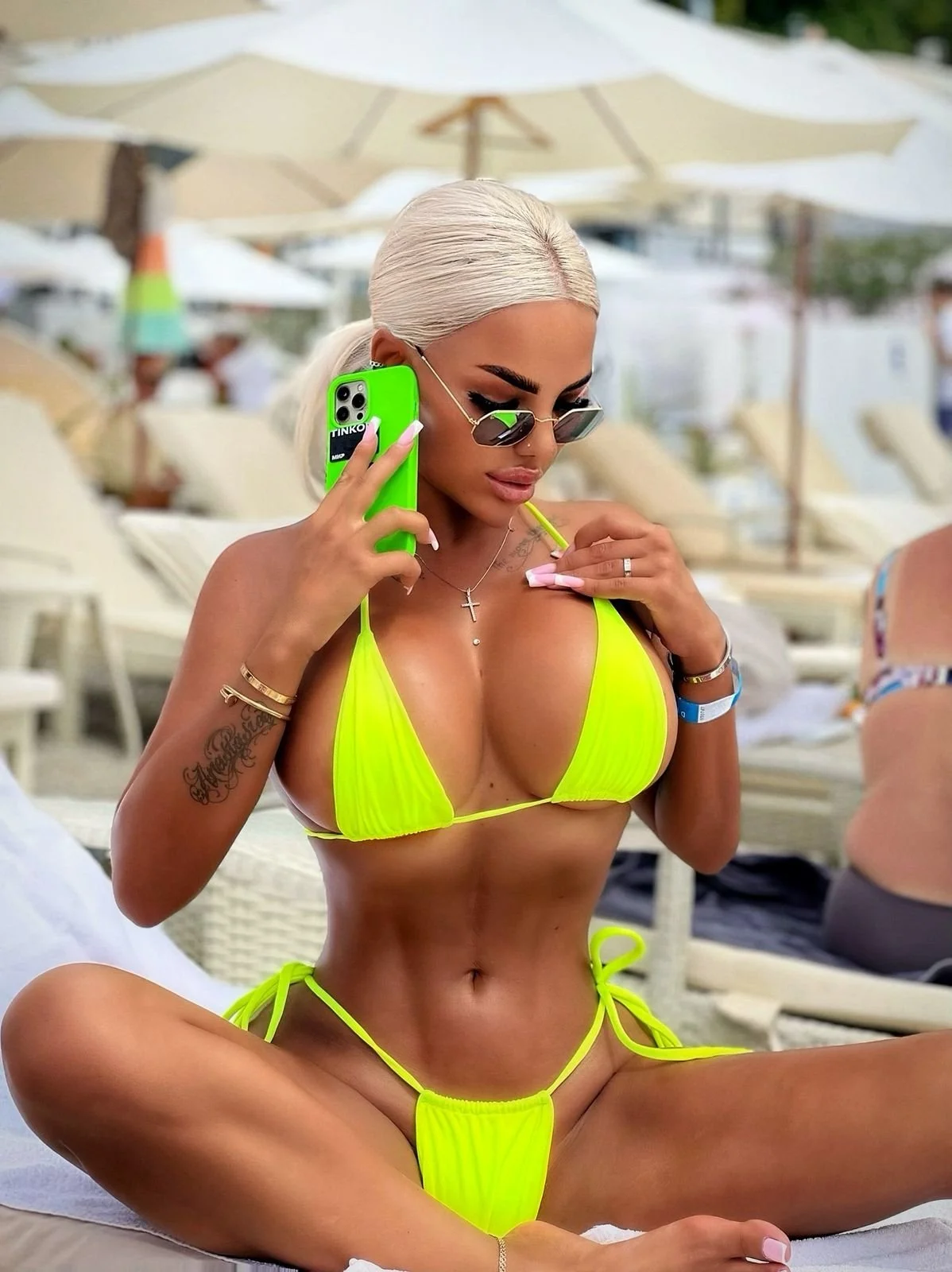 NIKI  INDEPENDENT LADY - Photo 3