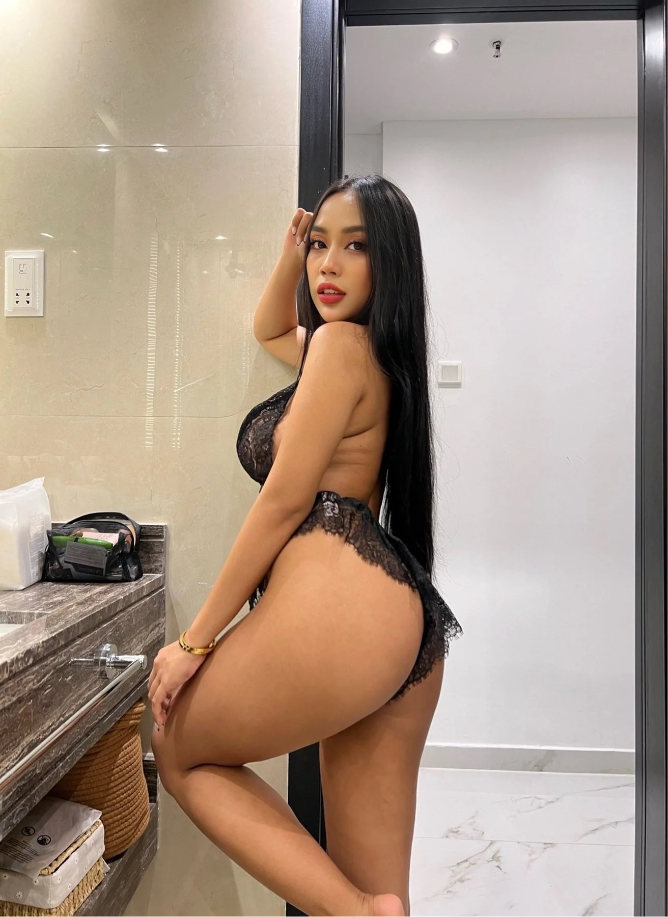 Angela – Indonesian escort  - Photo 1