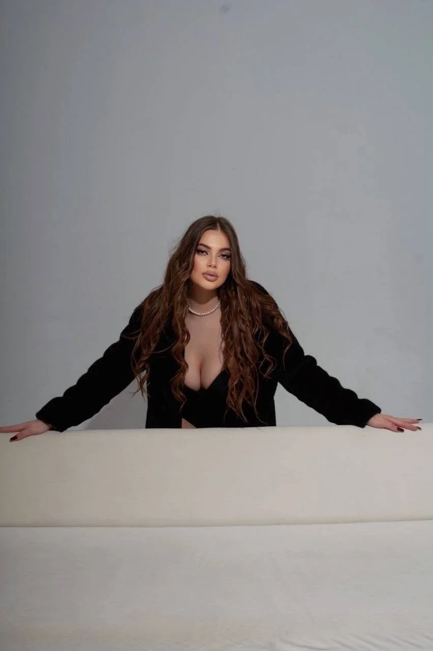 Sapphire Siren  Stephanie  - Photo 1