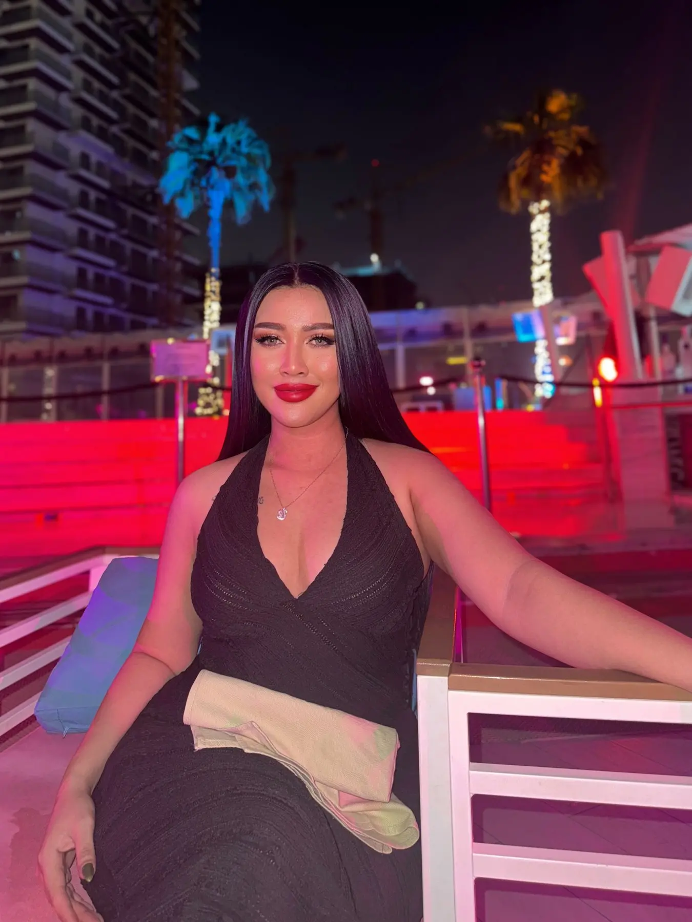 Hot & Curvy Indonesian babe in Dubai - Farah - escort in Dubai